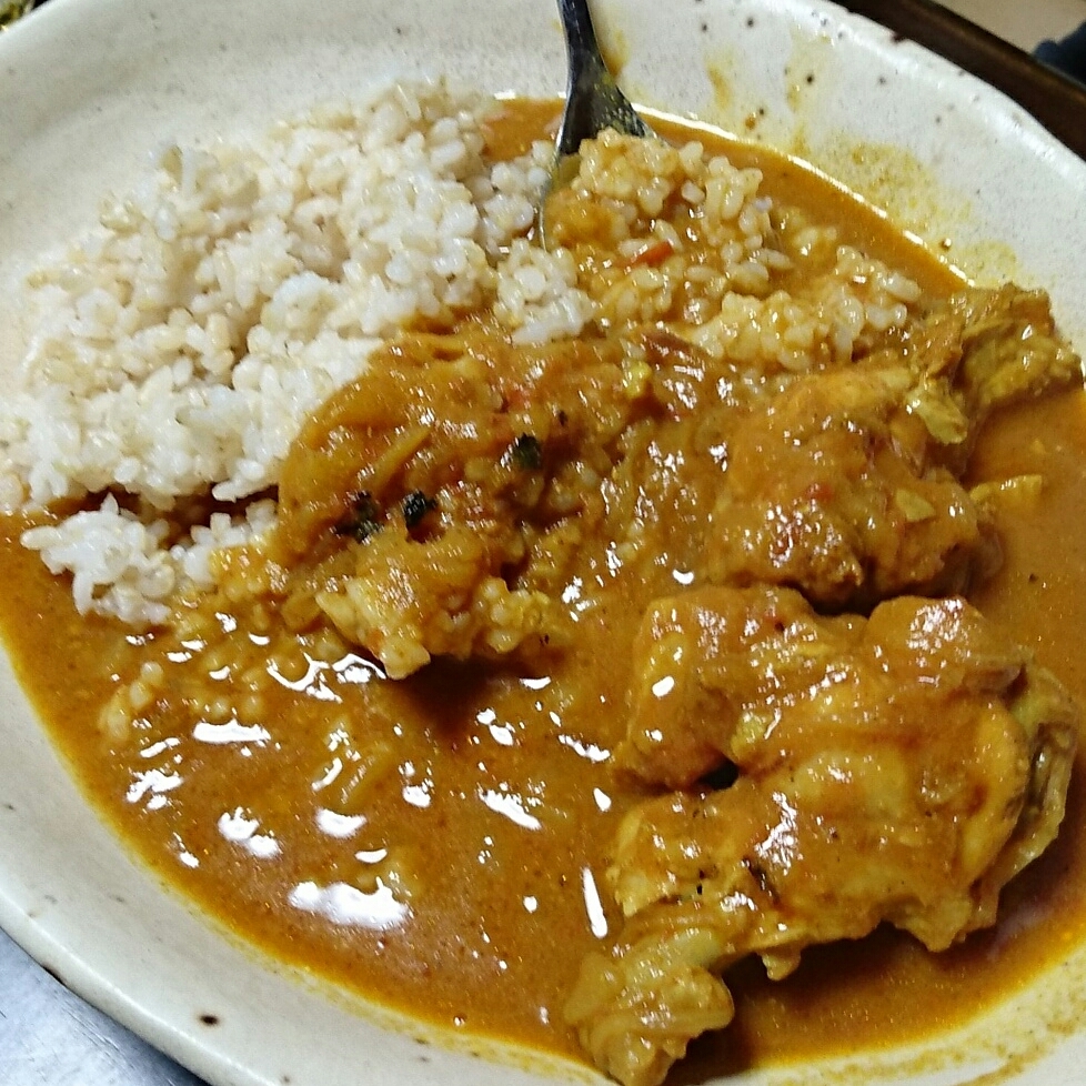 ルーを使わずに！トマトチキンカレー