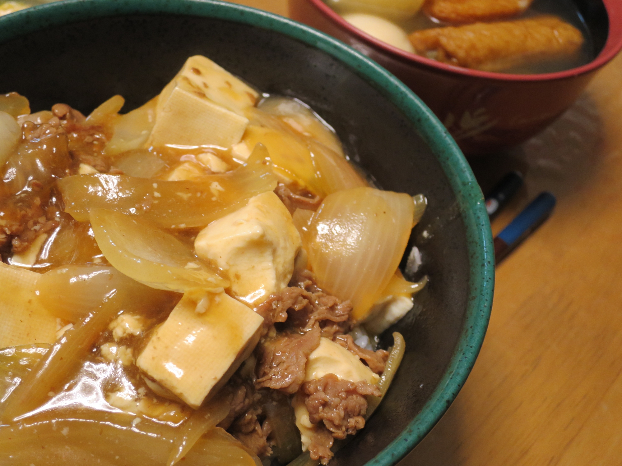 ボリュームたっぷり肉豆腐丼