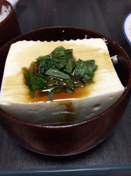余った豆腐と大葉で作りました(^_^)さっぱりおいしくいただきました！ごちそうさまでした♩