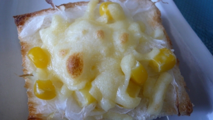 玉ねぎコーンのチーズトースト