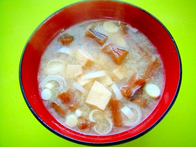 芋がらと高野豆腐の味噌汁