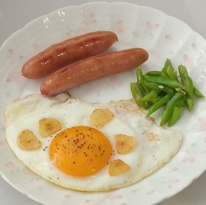 カリカリ✨ニンニクチップの目玉焼き✨