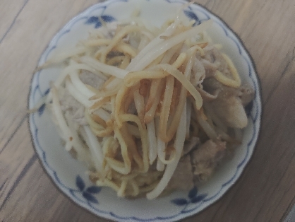 豚肉ともやしの焦がししょうゆ焼きそば