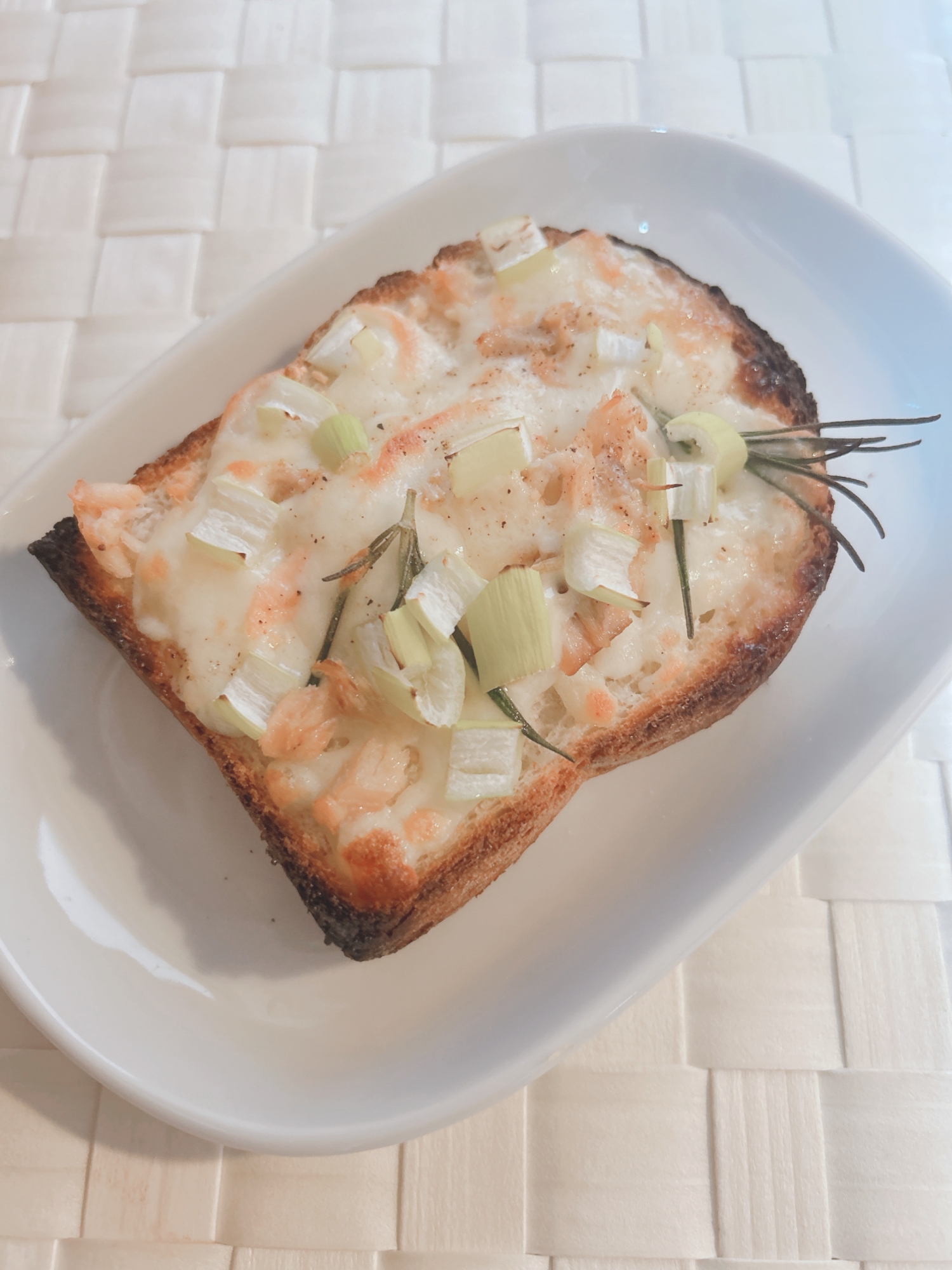 国産チーズで長ネギトースト