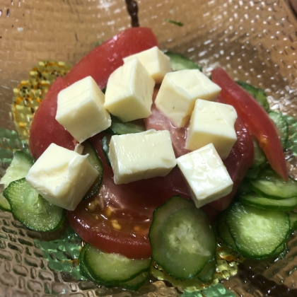 トマト・胡瓜・モッツァレラチーズのマリネサラダ
