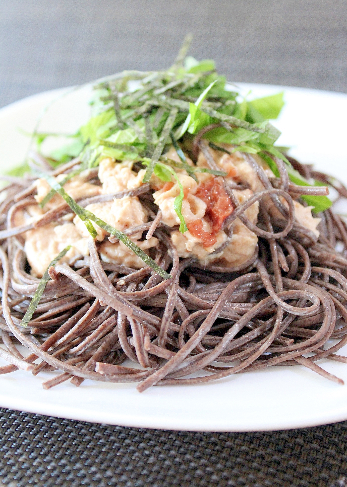 茹でてあえるだけ♪低糖質麺でツナ梅と大葉のパスタ