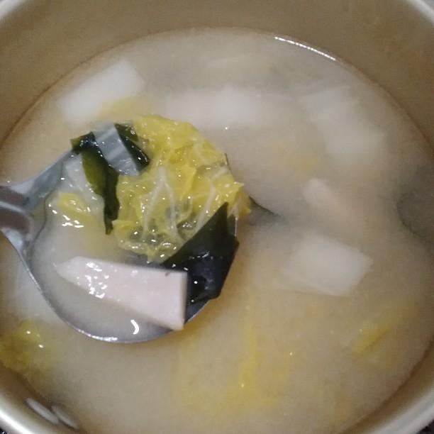 白味噌で☆白菜とエリンギとわかめのお味噌汁