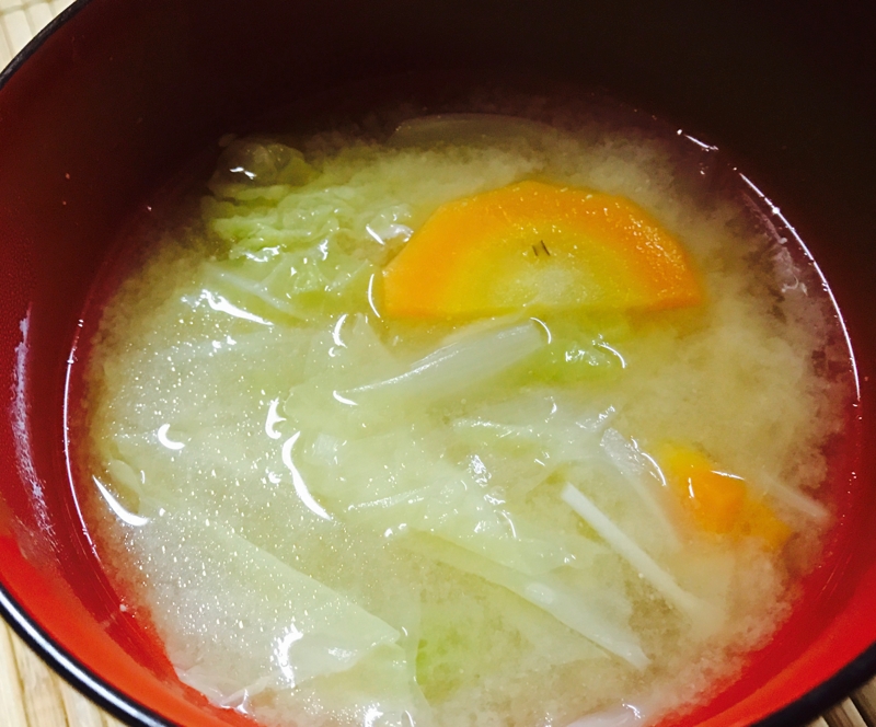 えのき&白菜&人参&玉ねぎの味噌汁
