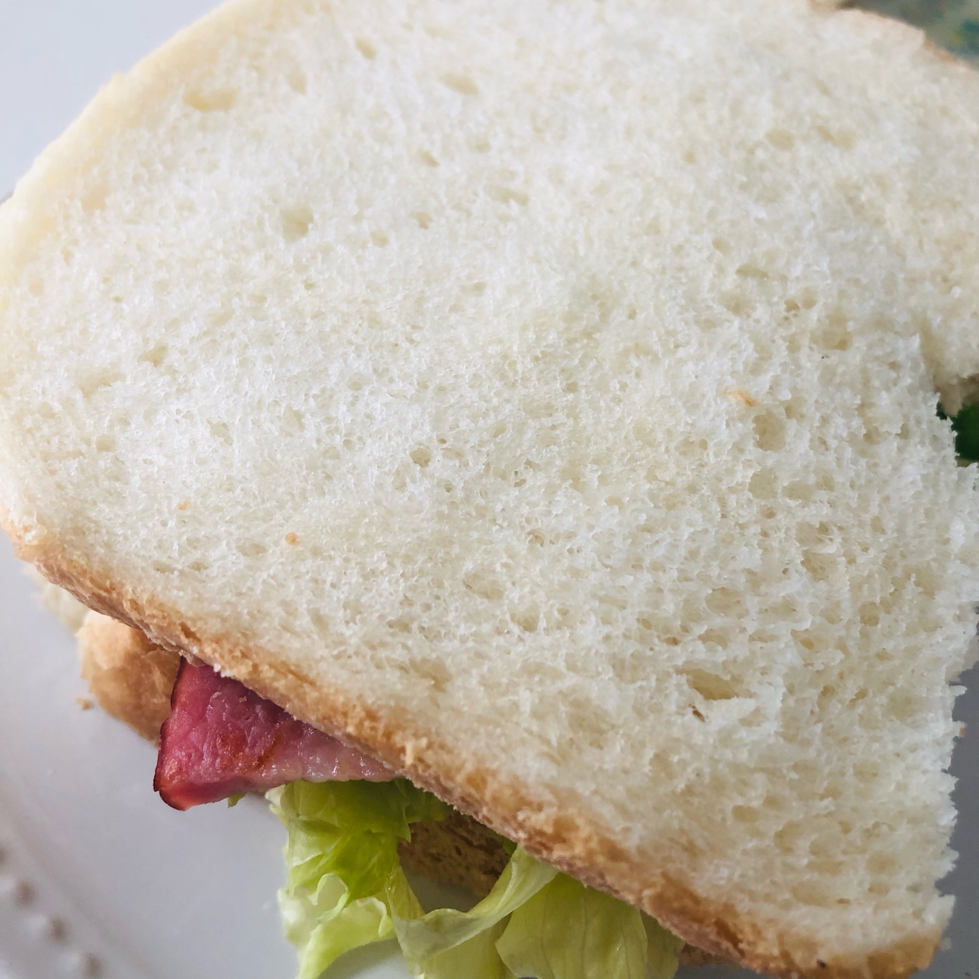 ベーコンレタスのサンドイッチ
