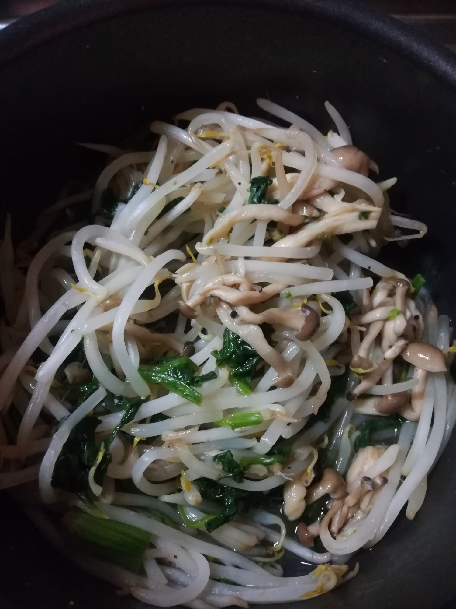 もやしとしめじとほうれん草のバター醤油炒め レシピ 作り方 By Momiji Mama 楽天レシピ