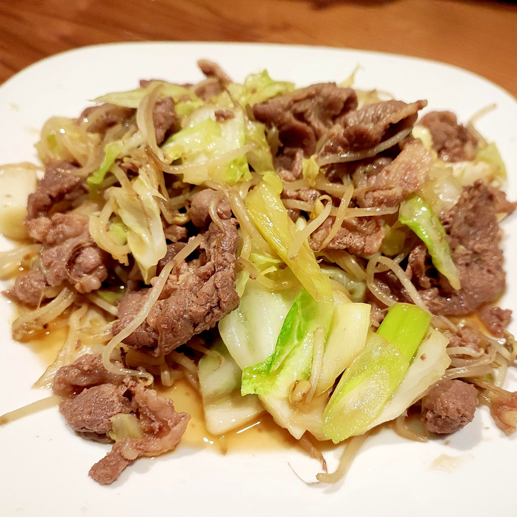 ラム肉のもやしキャベツ炒め