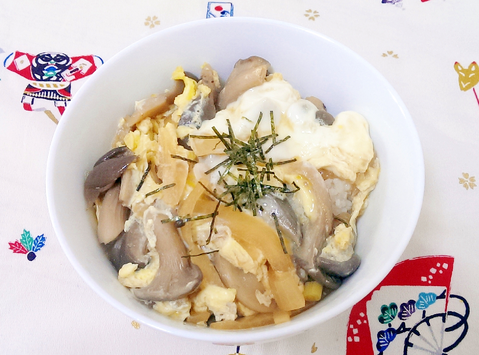 きのこと玉ねぎのたまご丼