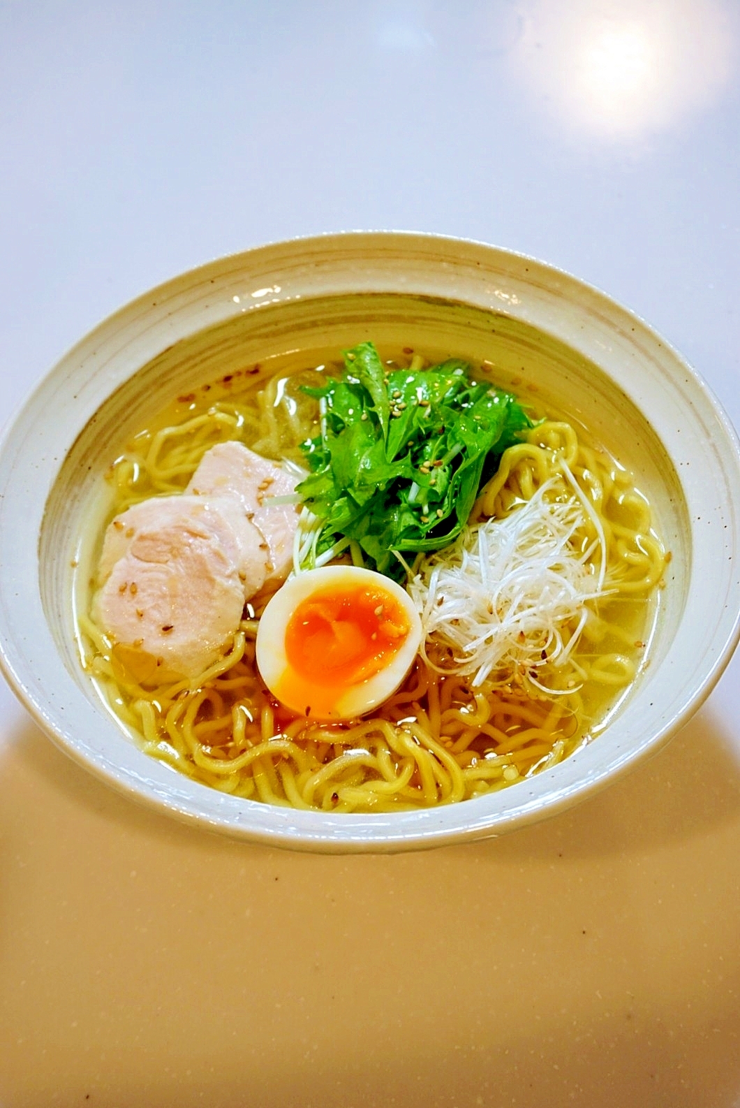 鶏のゆで汁で作る!鶏そば(ゆで鶏の塩らーめん)