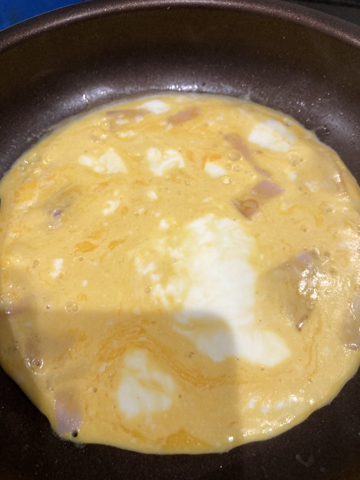 モッツレラチーズとハムの薄焼き卵