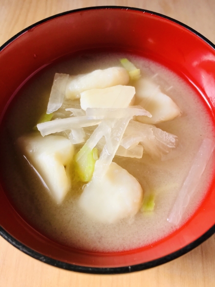 大根とじゃがいもと小葱の味噌汁