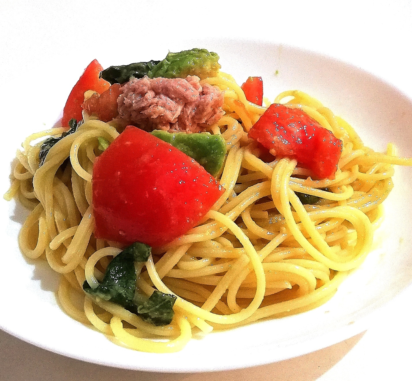 麺つゆで簡単☆トマトとアボカドの冷製パスタ