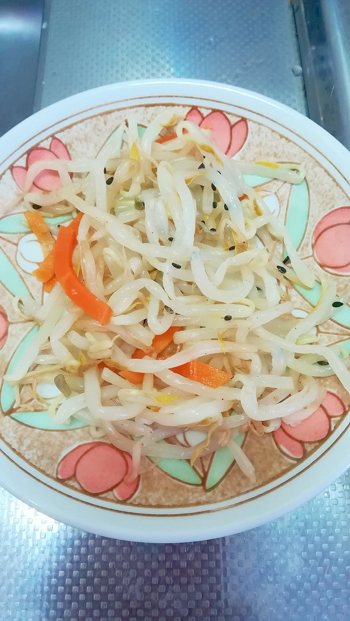 レンジでかんたん☆にんじんともやしの中華風和え物