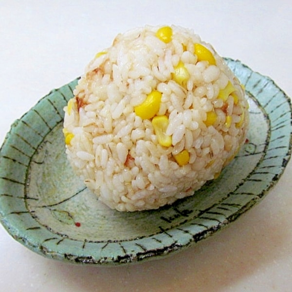 コーンとおかかのおにぎり レシピ 作り方 By ぶるぶるらぶ 楽天レシピ コーンとおかかのおにぎり レシピ 作り方 By ぶるぶるらぶ 楽天レシピ