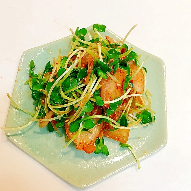 コスパ最高♪カイワレ大根とキムチの胡麻和え