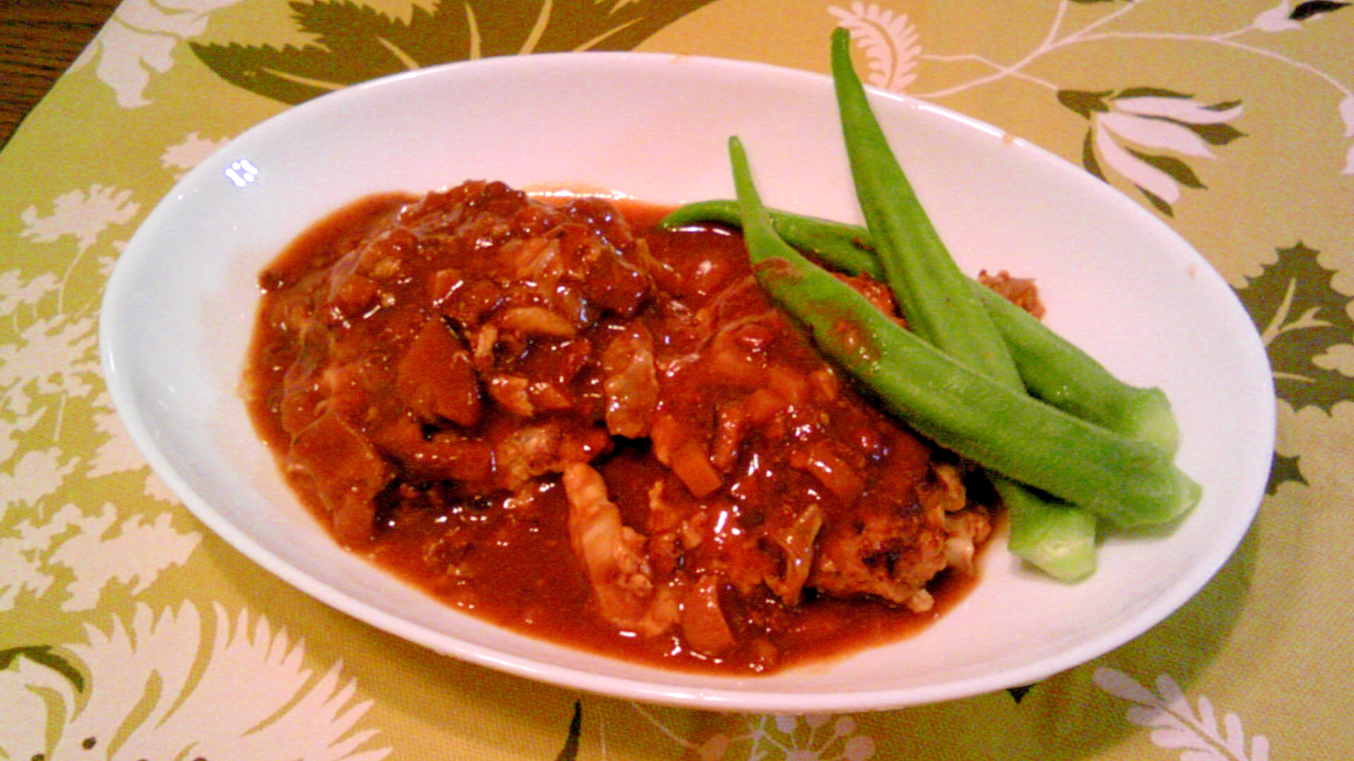 木綿豆腐・牛蒡バーグのジャージャー麺だれ煮込み