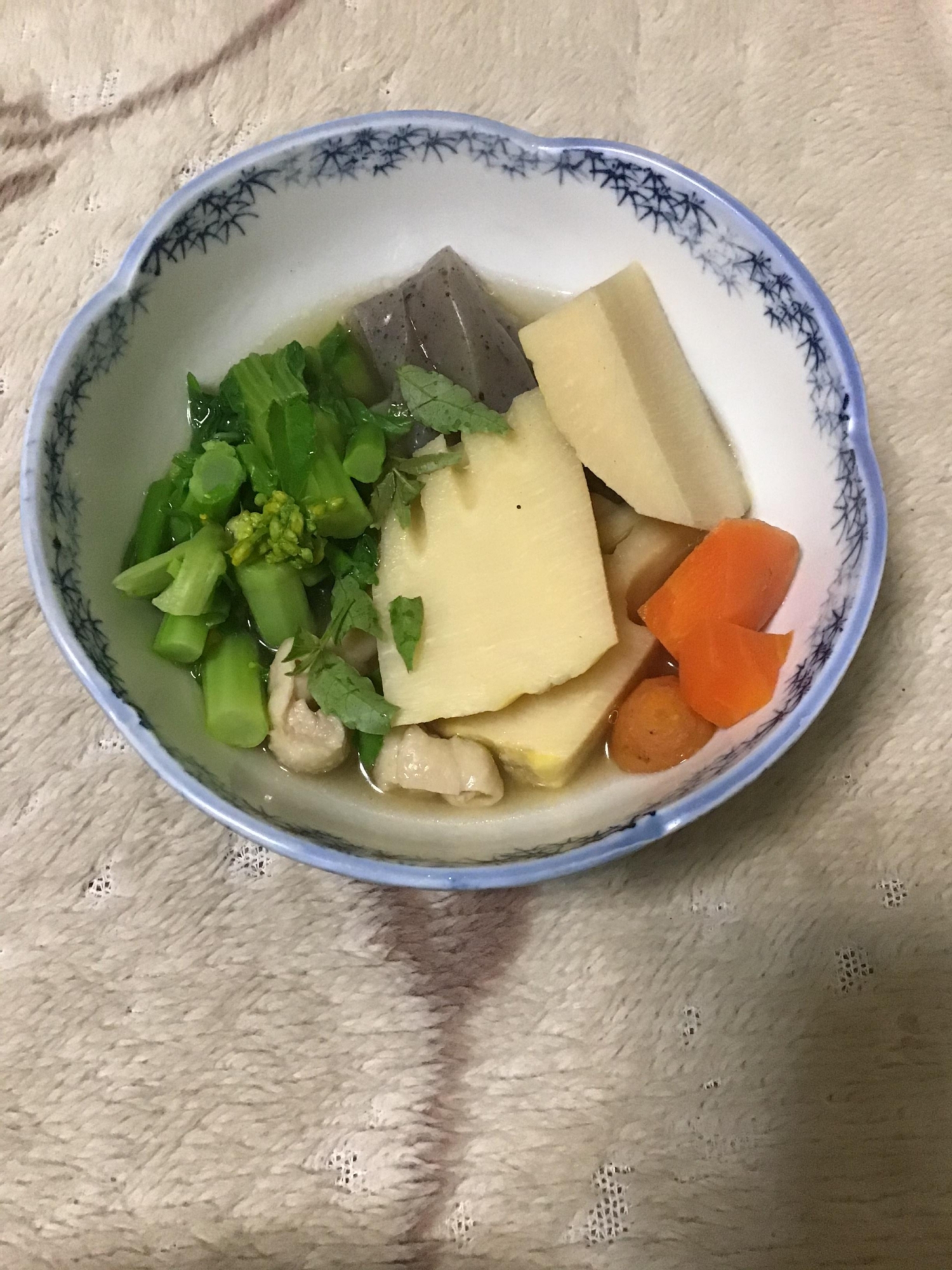 筍と菜の花と鶏皮の白ダシ煮。