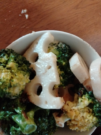簡単副菜！れんこんとブロッコリーの味噌マヨ焼き