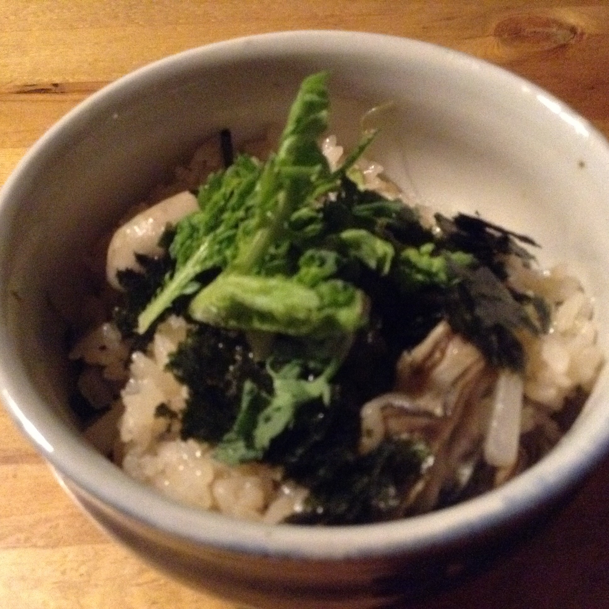 牡蠣と春菊の土鍋炊き込みご飯