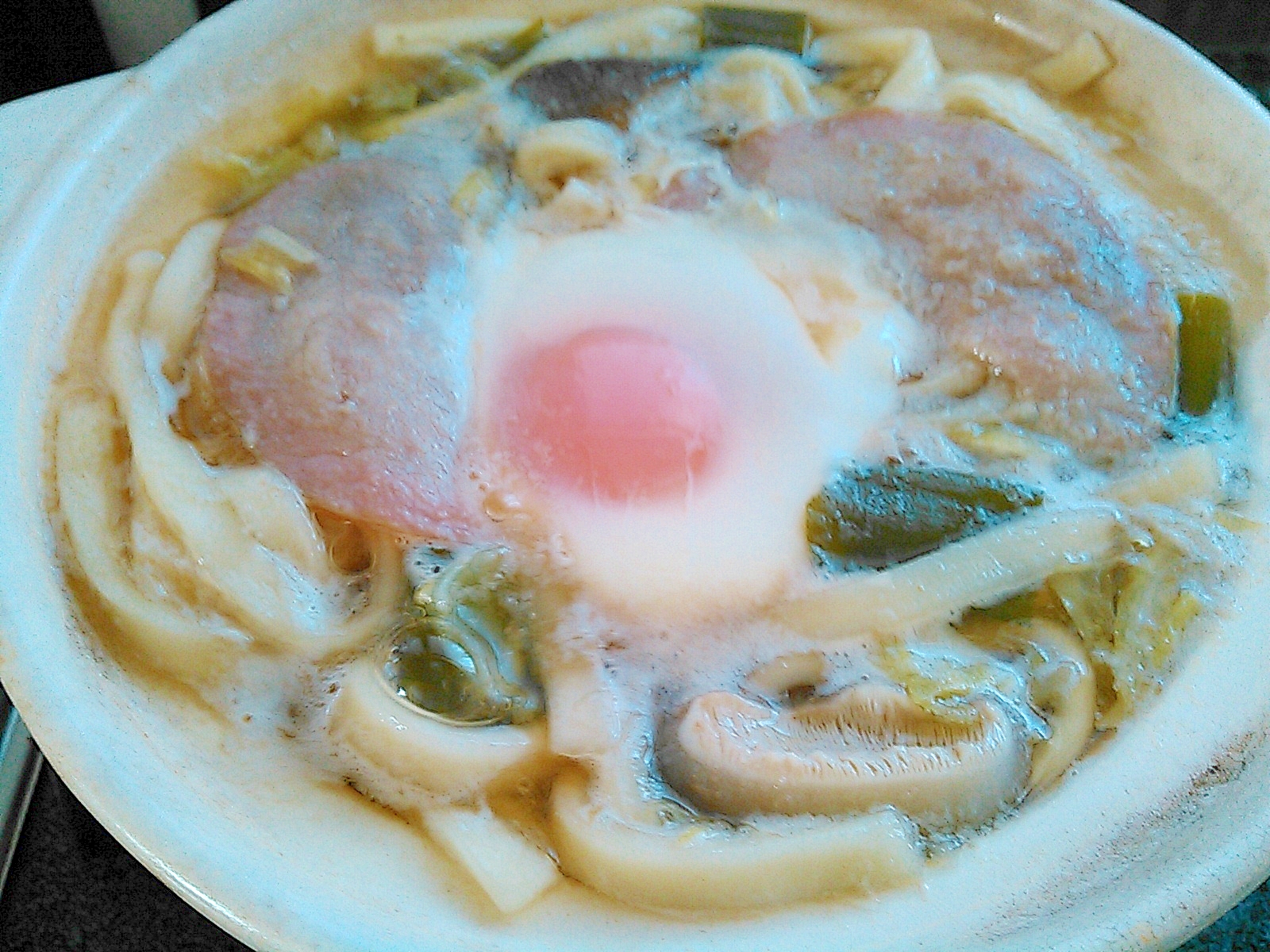 生姜たっぷりハムエッグ煮込みうどん