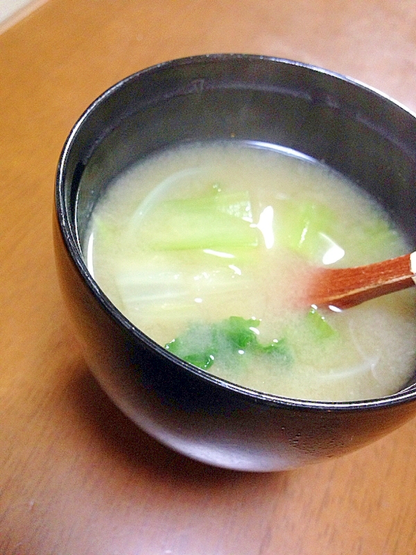 小松菜と白菜と玉ねぎのお味噌汁