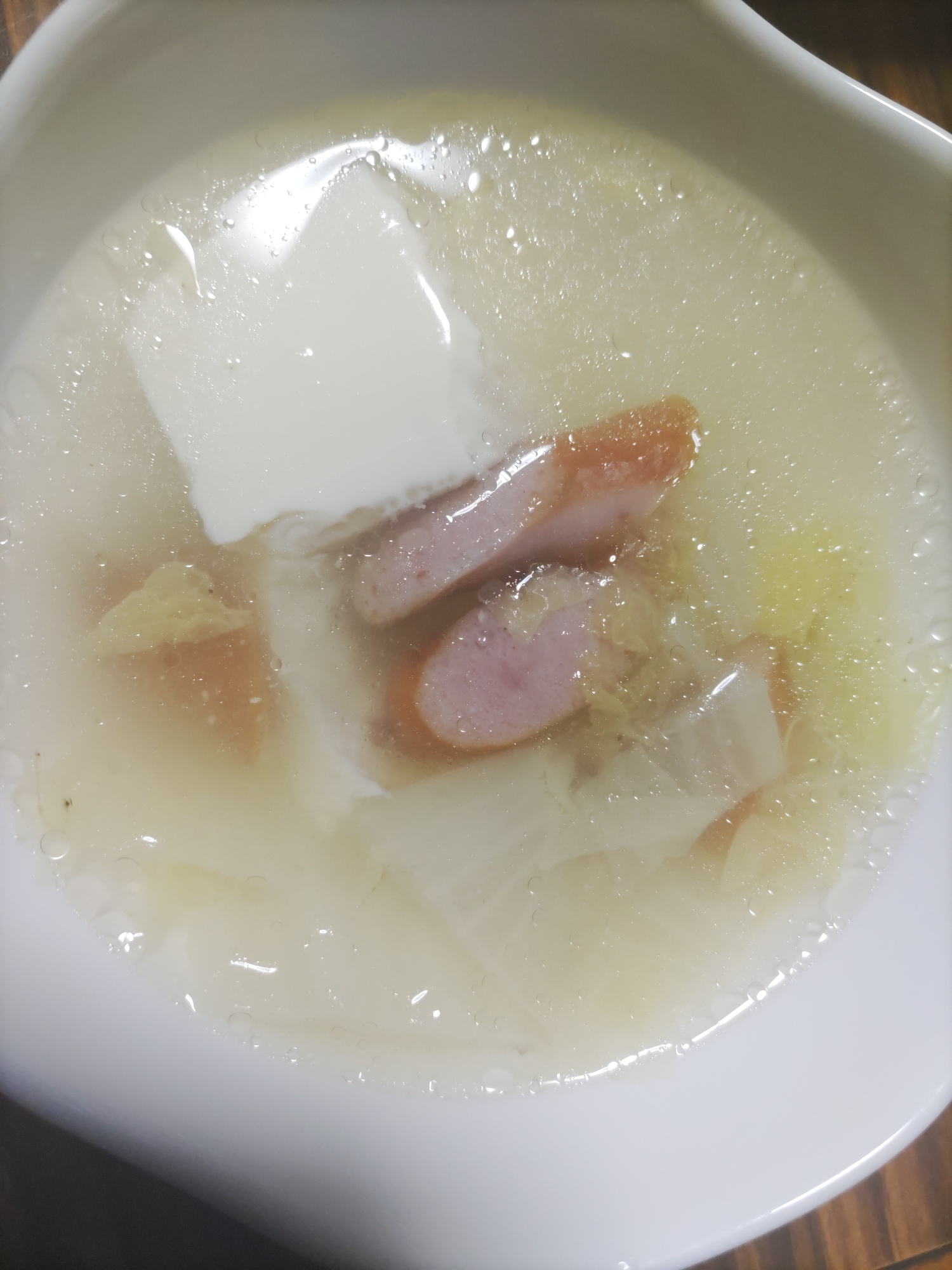 豆腐とウインナーとキャベツの中華スープ