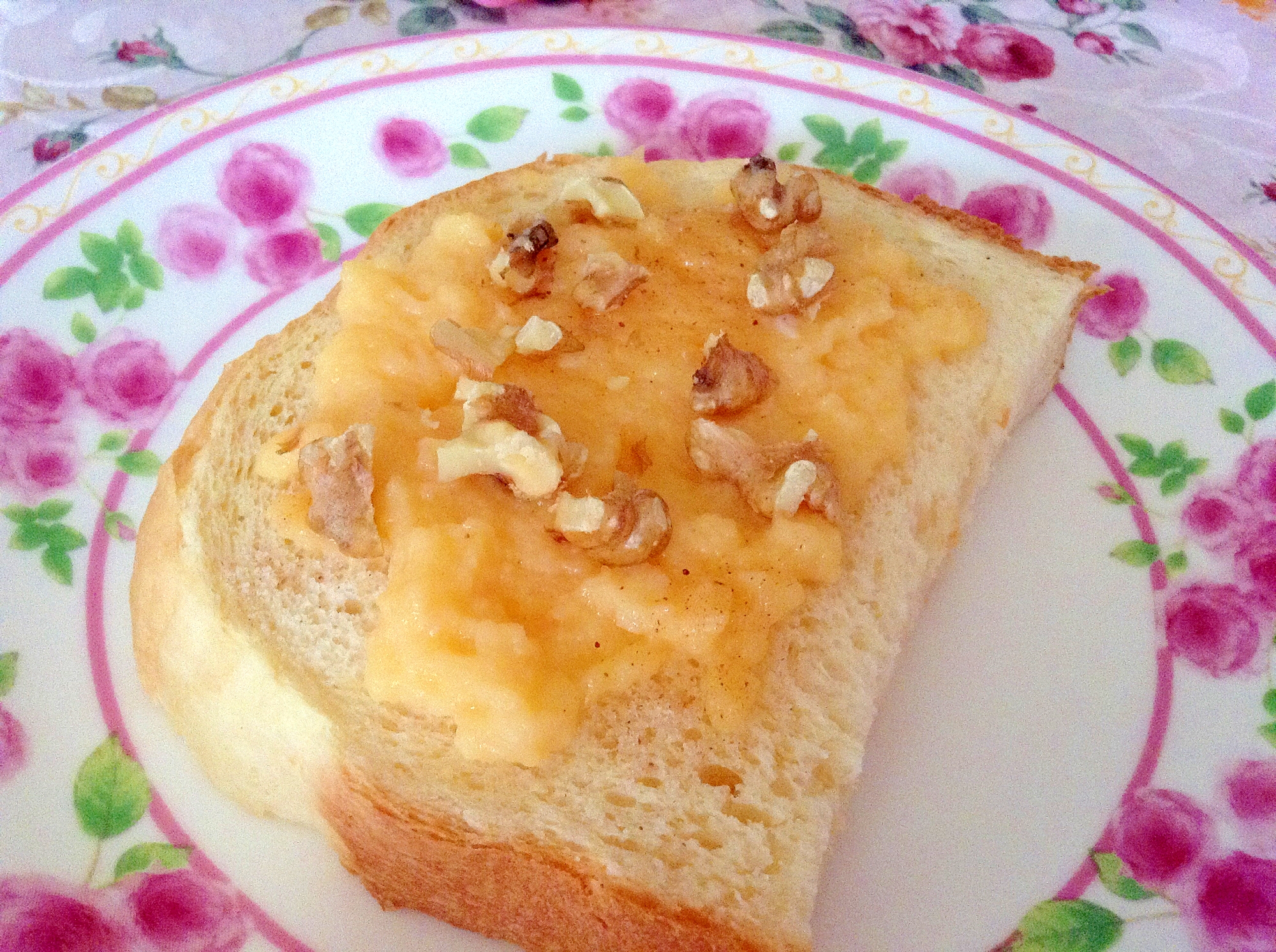 カスタードと胡桃のキャラメルシナモントースト❤︎