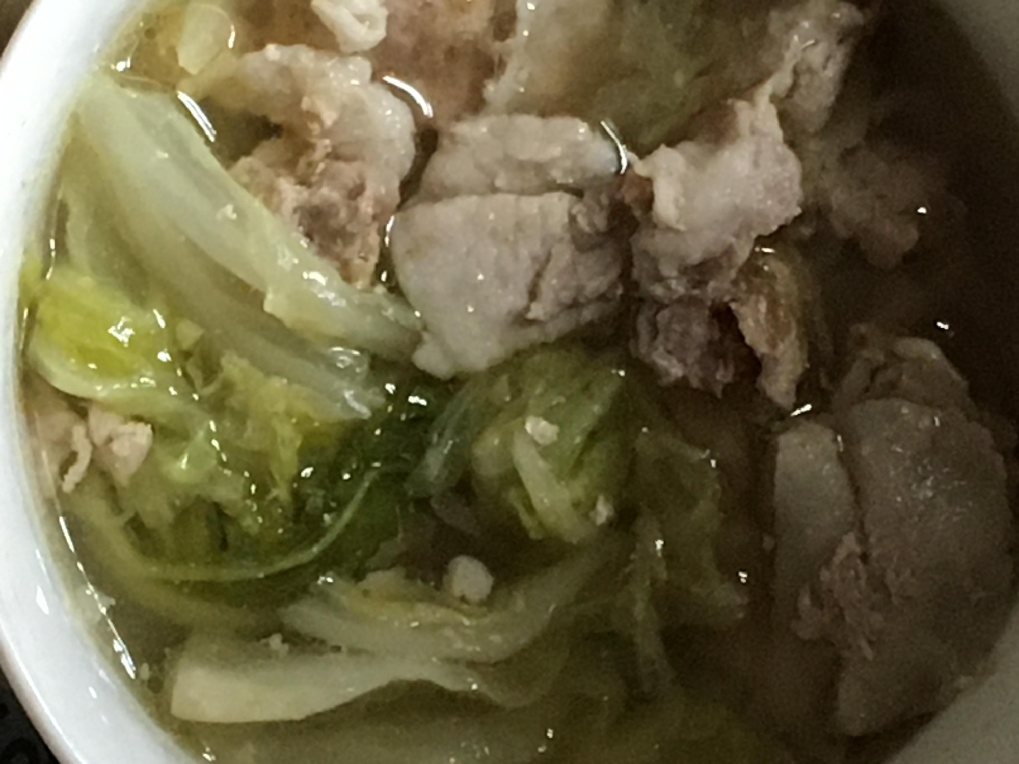 豚こま、白菜、椎茸、魚醤のスープ
