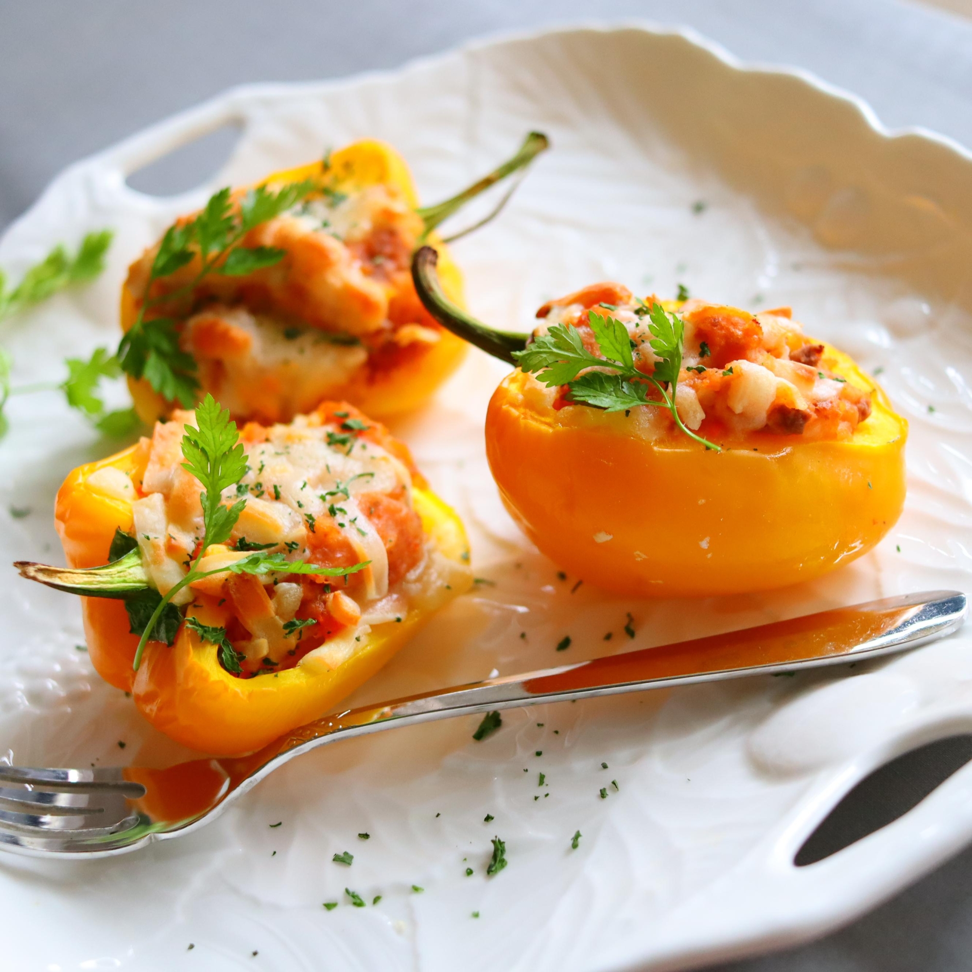 写真映え!パプリカの挽き肉チーズポテト焼き