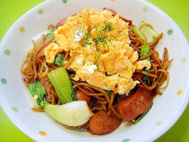 ふわふわ炒り卵乗せ☆ガーリック風味のソース焼きそば