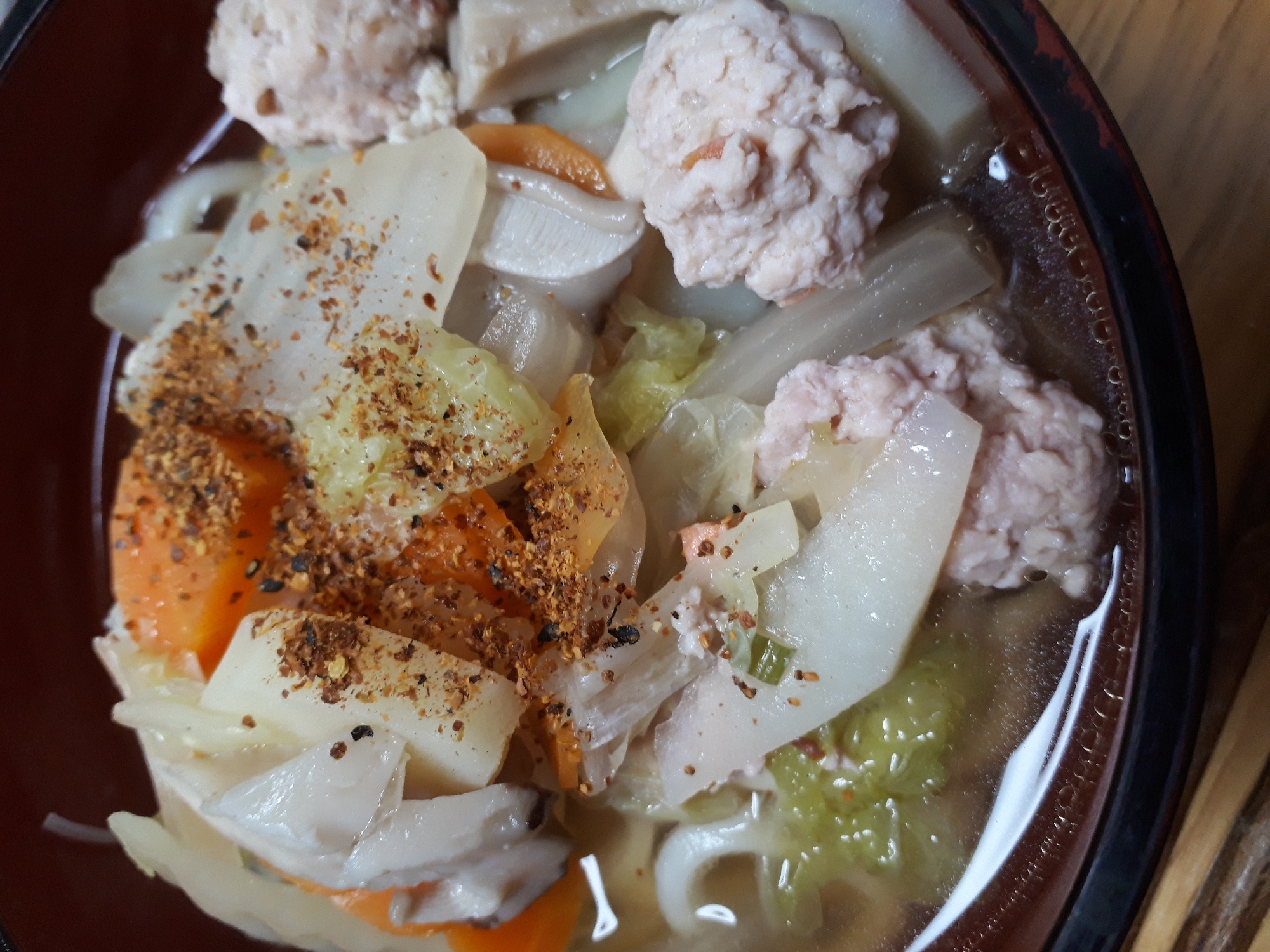 鶏団子ときのこと野菜のうどん煮込み