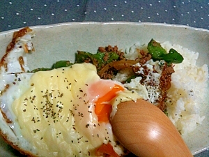 うっま い ガパオ飯 とろ りチーズ目玉焼きのせ レシピ 作り方 By Jima 楽天レシピ うっま い ガパオ飯 とろ りチーズ目玉焼きのせ レシピ 作り方 By Jima 楽天レシピ