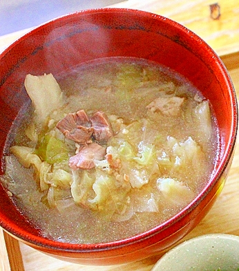 牛肉とキャベツの味噌スープ