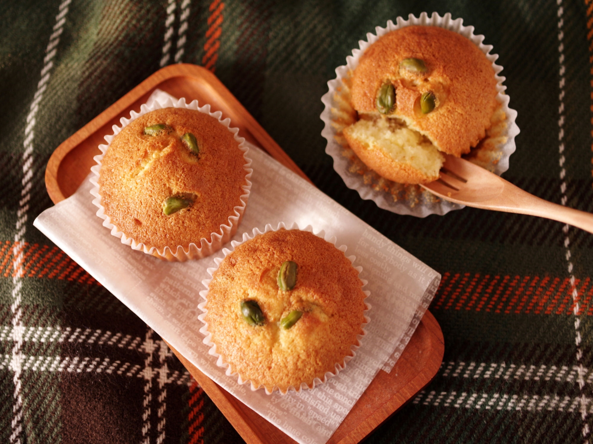 HMで超簡単☆クルミとピスタチオのマフィン