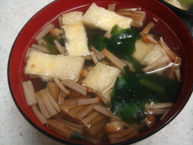 柿木茸とあげ、ワカメの中華スープ