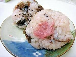 もち米で桜餅風（レンジ）～北海道・甘納豆赤飯～