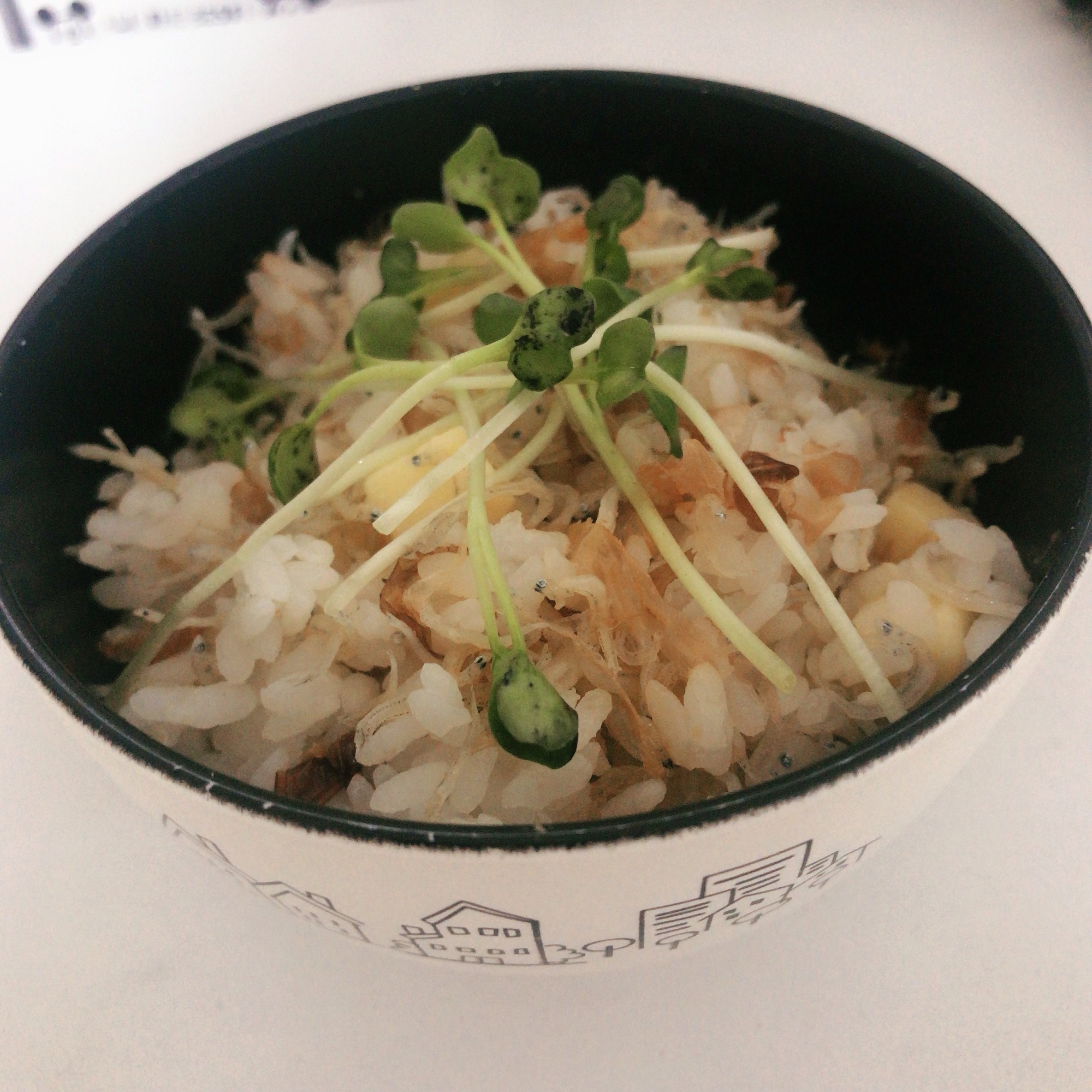 簡単な材料なのに贅沢に見えるシラスご飯♡