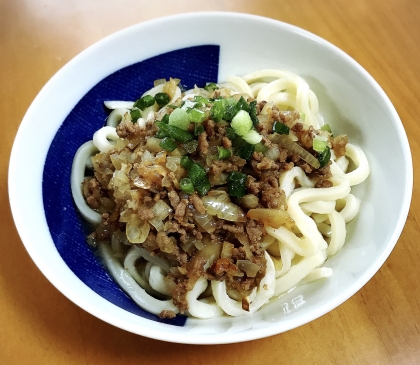 ひき肉と玉ねぎ炒めのせ冷やしうどん＊