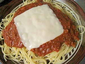 ミートスパのチーズ乗せ♪