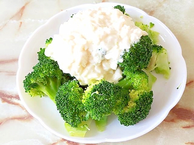 サラダ感覚で!ブロッコリーのタルタル風ソースがけ♪