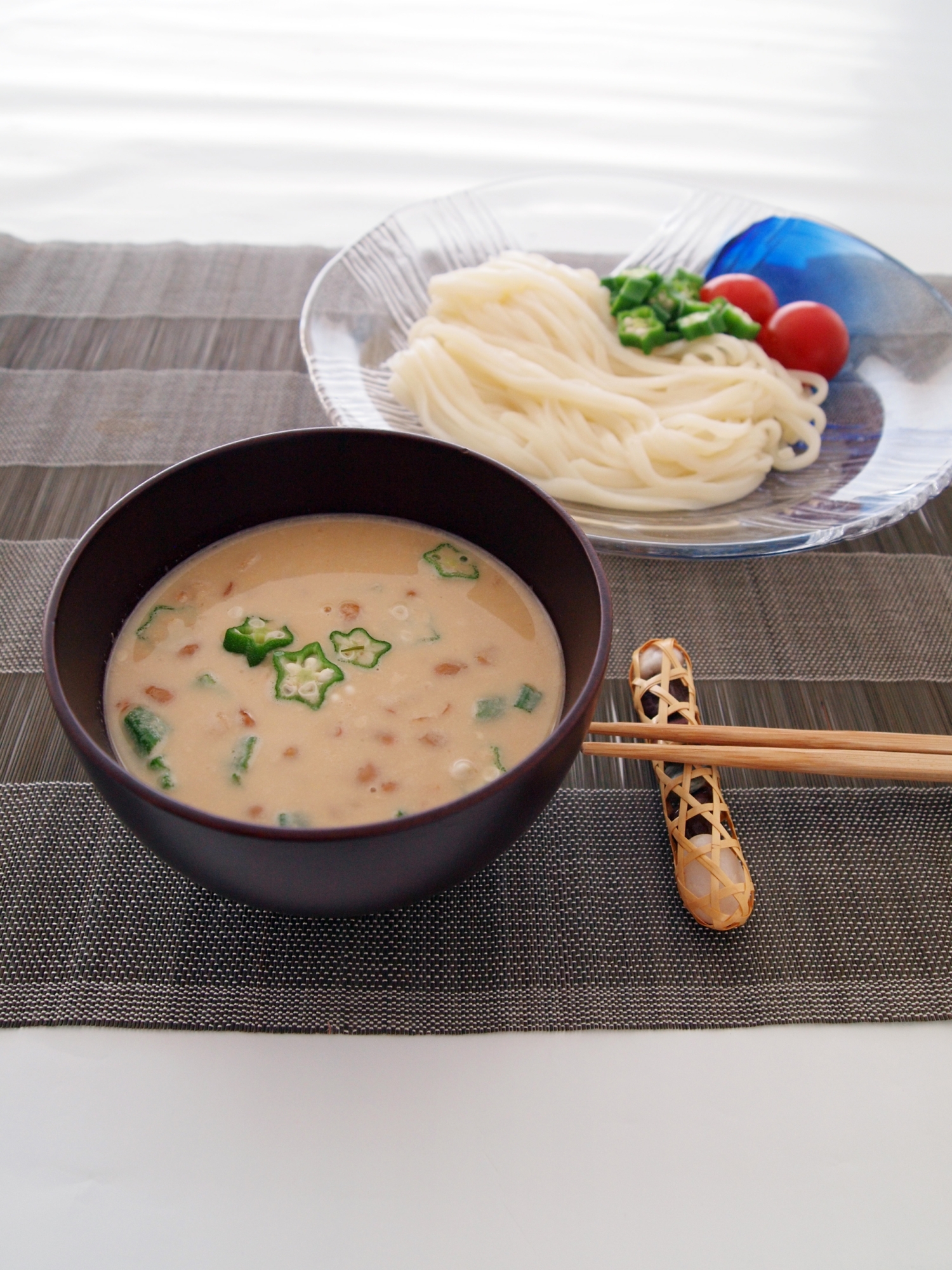 オクラ納豆のごまだれつけうどん