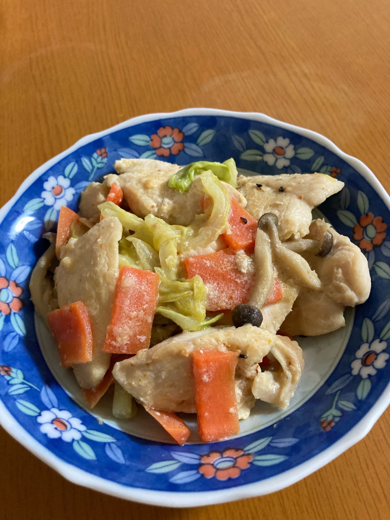 鶏むね肉とキャベツの味噌マヨ炒め