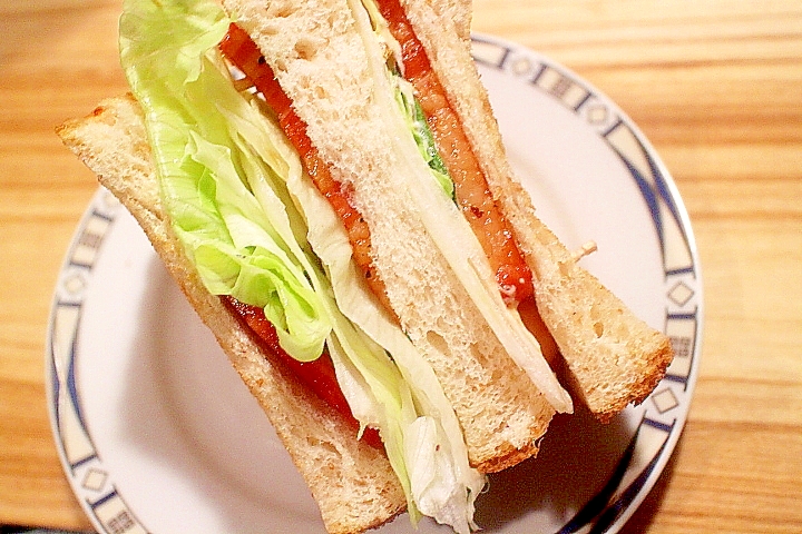 ベーコンとレタスだけでクラブサンドウィッチ