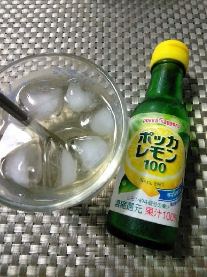 食事の時にりんご酢を飲む習慣があるのですが、檸檬入れてスッキリ爽やか！夏は特にクエン酸が身体にしみる～美味しいりんご酢ドリンク♡ごちそうさまでした♪