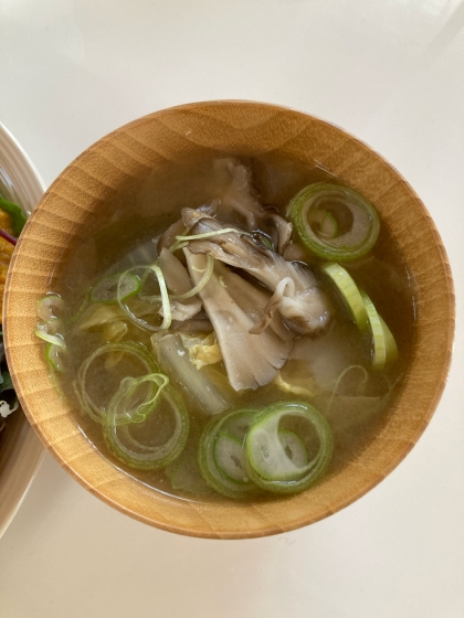 白菜と舞茸と長ネギの味噌汁