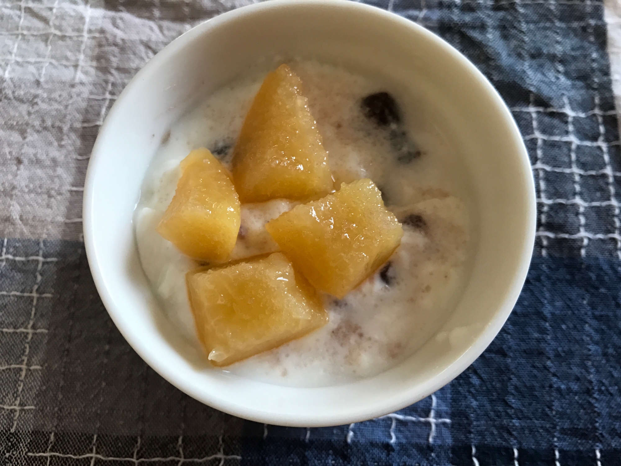 黄桃缶詰とつぶあんのおしるこ風味ヨーグルト